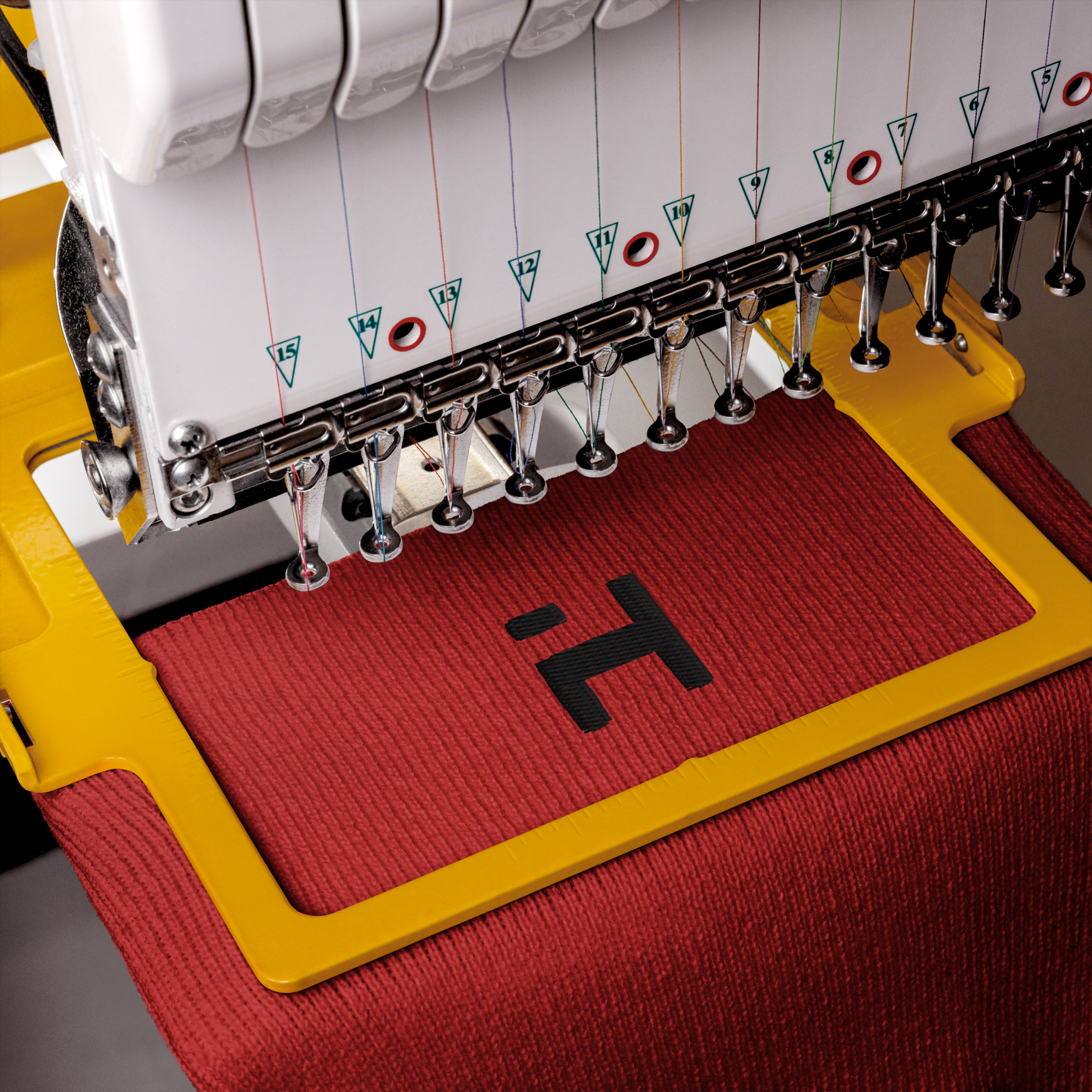 Bonnet HelveTee – Édition "Winter Ace" (Rouge Alpin) – Image 3